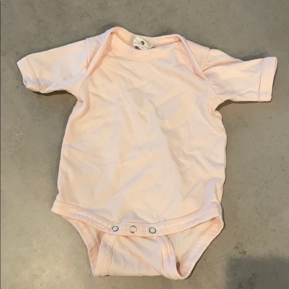 Kate Quinn Organic Cotton Onesie Light Blu…